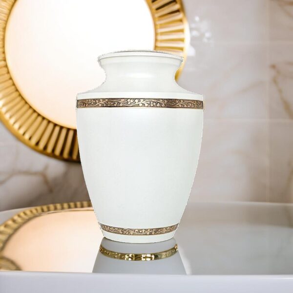 Lovely White Color Cremation Urn for Male and Female Human Ashes Funeral Urn